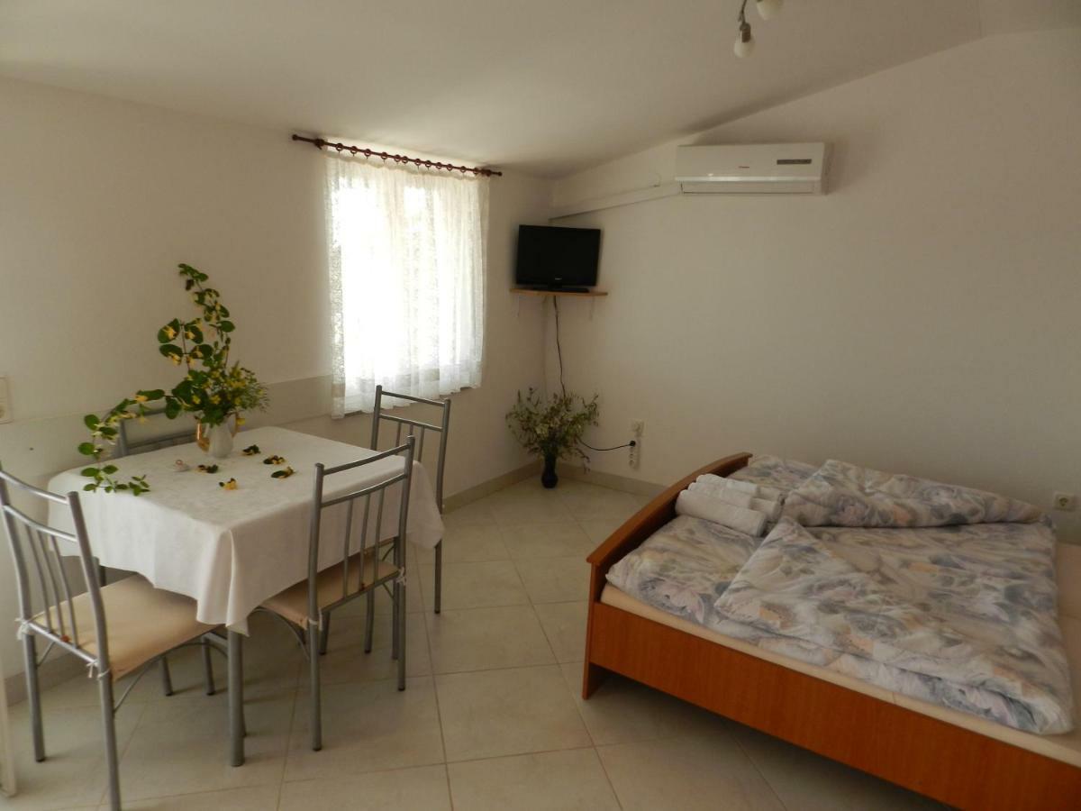 Apartmani Lucija Jurkovic Malinska Exterior foto