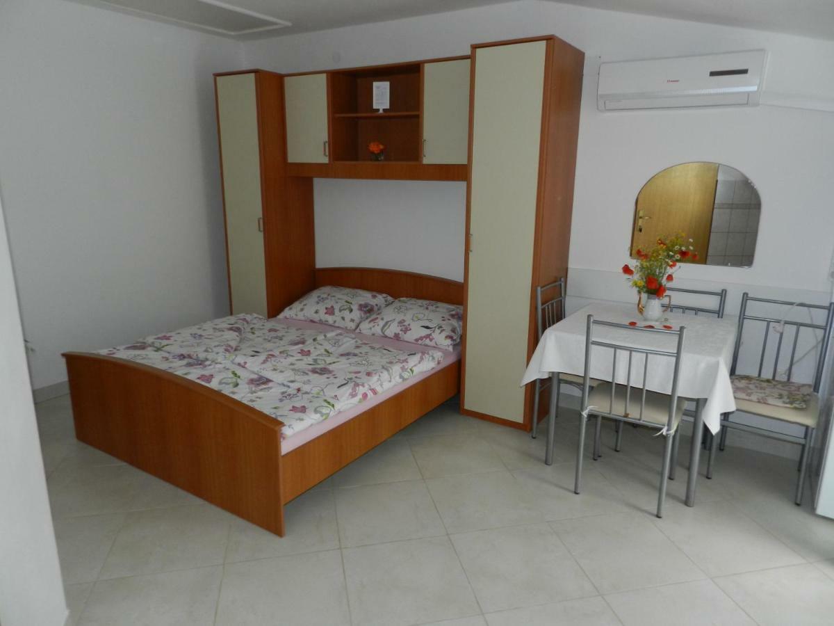 Apartmani Lucija Jurkovic Malinska Exterior foto